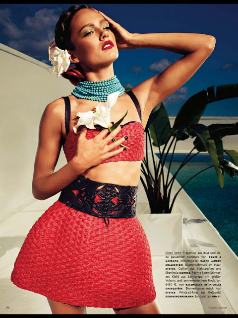 Karmen Pedaru quyến rũ gọi hè trên bìa tạp chí Vogue Đức tháng 6/2013. - Karmen Pedaru - Người mẫu - Tin thời trang - Thời trang