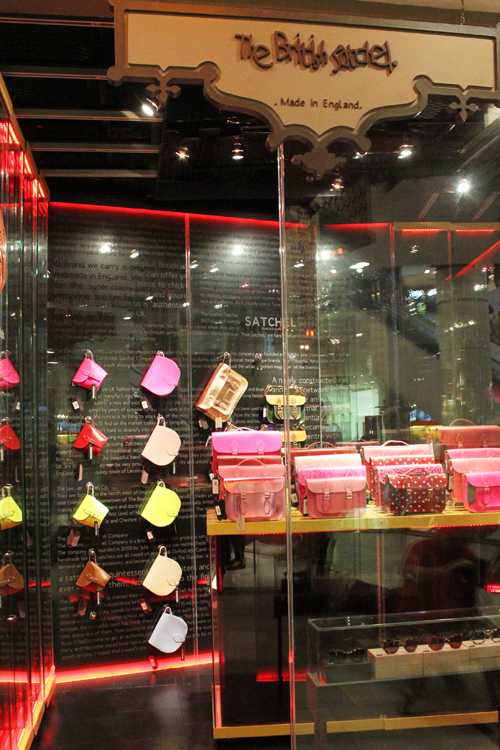 กระเป๋าทรง Satchel  มีเสน่ห์สุดคลาสสิก สไตล์อังกฤษ
