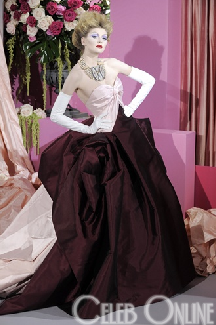 แฟชั่นโชว์หรูเริ่ด!! จาก Paris Haute Couture 2010 - แฟชั่น - แฟชั่นคุณผู้หญิง - แฟชั่นโชว์