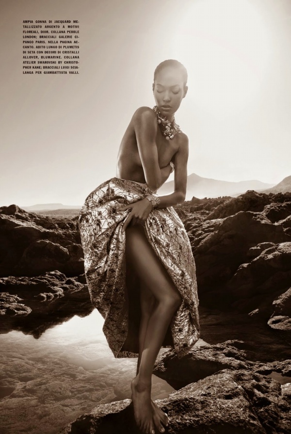 Joan Smalls – Mỹ nhân ngư quyến rũ trên tạp chí Vogue Ý tháng 5/2014 - Người mẫu - Tin Thời Trang - Thời trang - Hình ảnh - Thời trang nữ - Joan Smalls - Vogue Ý