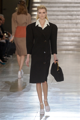 Miu Miu กับคอลเลคชั่นฤดูใบไม้ผลิ  2011 - แฟชั่น - ดีไซเนอร์ - อินเทรนด์ - แฟชั่นคุณผู้หญิง - เทรนด์ใหม่ - แฟชั่นโชว์
