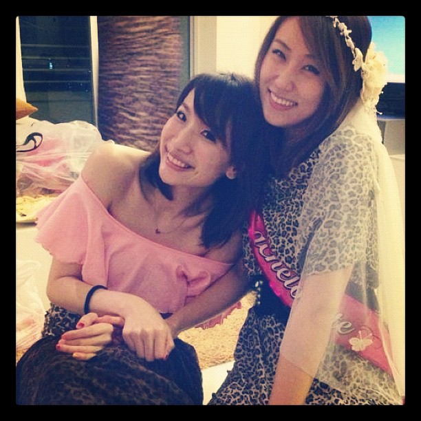 ปาร์ตี้สละโสด เบล ไชน่าดอลล์ กับเพื่อนสาวสุดเซ็กซี่