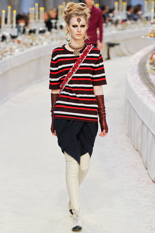 Cảm nhận hơi thở Ấn  Độ trong BST Thu đầy bí ẩn từ Chanel Pre-Fall 2012 - Bộ sưu tập - Chanel