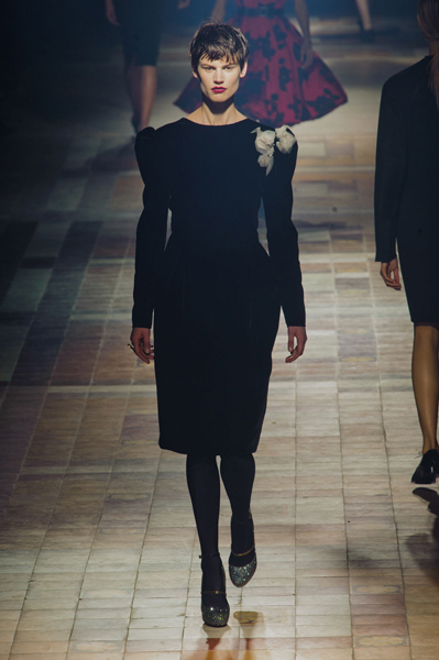 Lavin กับโชว์ ฤดู Fall 2013 - แฟชั่น - แฟชั่นดารา - เทรนด์ใหม่ - เคล็ดลับ - ทรงผม - อินเทรนด์ - ความงาม - แฟชั่นวัยรุ่น - แฟชั่นคุณผู้ชาย - รองเท้า - แฟชั่นโชว์