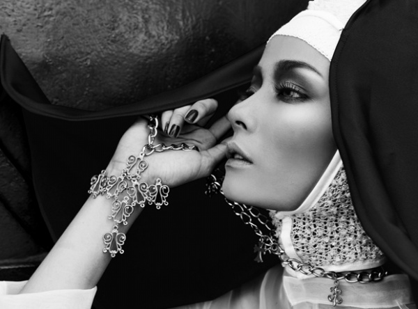"Nữ Tu" Hoàng Oanh Quyến Rũ Trên Tạp Chí  Superior - Tạp chí Superior - Hoàng Oanh - Elena Kuznetsova - Hình ảnh