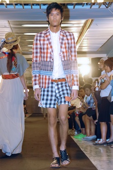 เทรนด์ฮอต!! จับผ้าขาวม้าขึ้นรันเวย์ - แฟชั่น