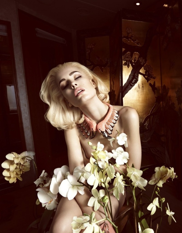 Nadja Bender ngọt ngào và quyến rũ cùng hoa [Photos] - Nadja Bender - Thời trang nữ - Thời trang - Hình ảnh - Người mẫu - Tạp chí thời trang - Vogue Nhật Bản