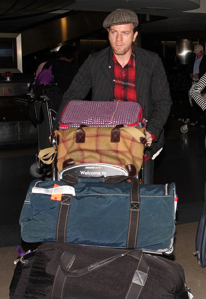 Celebrity Luggage Overload - Celeb Style - กระเป๋า