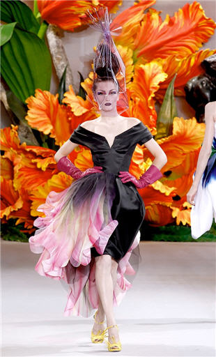 Christian Dior Couture Fall 2010 - Women's Wear - Fashion - Christian Dior