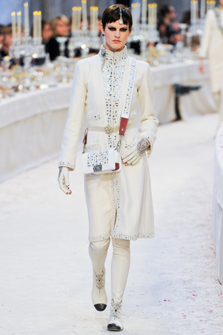 Cảm nhận hơi thở Ấn  Độ trong BST Thu đầy bí ẩn từ Chanel Pre-Fall 2012 - Bộ sưu tập - Chanel