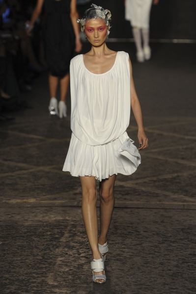 Vivienne Westwood โชว์ความน้อยใน London Fashion Week  2012 - Vivienne Westwood - London Fashion Week - แฟชั่นคุณผู้หญิง - แฟชั่นโชว์