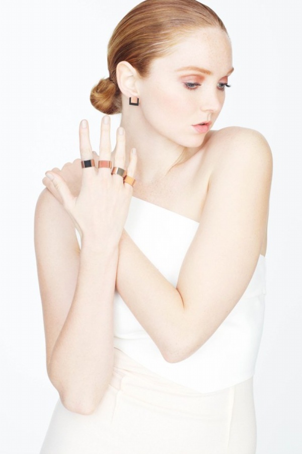 Lily Cole ra mắt BST trang sức cao su đầy ý nghĩa. - Bộ sưu tập - Trang sức - Tin thời trang - Lily Cole
