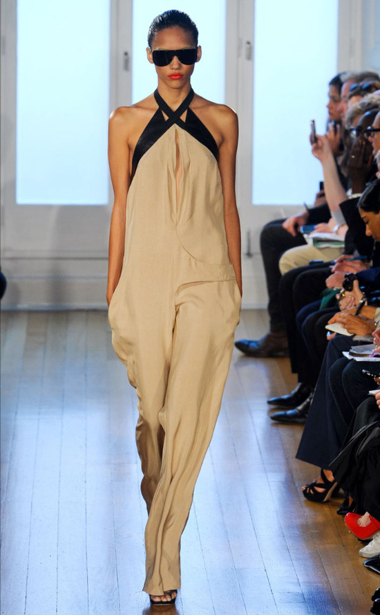 Hot cùng jumpsuit sành điệu