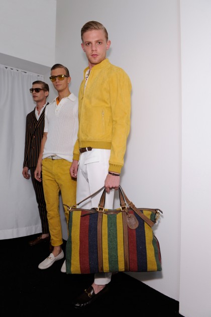 สีสันจัดจ้าน กับแฟชั่นสุภาพบุรุษ Gucci  จัดเต็มสู้ร้อนซะ!! - แฟชั่นคุณผู้ชาย - สุภาพบุรุษ Gucci - True Color - กุชชี่ - เสื้อผ้าหน้าร้อน - การแต่งตัว
