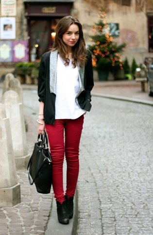 What To Wear with Red Jeans