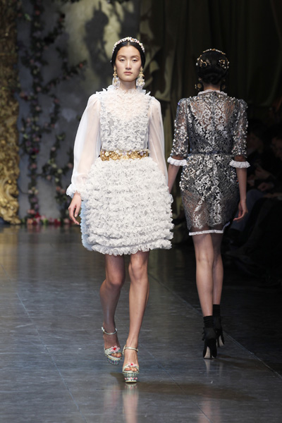 หรูหรา สะท้อนอารมณ์ความเป็นหญิงกับแฟชั่นเสื้อผ้า ของ Dolce & Gabbana