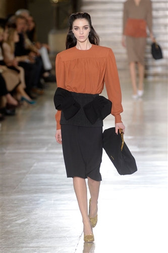 Miu Miu กับคอลเลคชั่นฤดูใบไม้ผลิ  2011 - แฟชั่น - ดีไซเนอร์ - อินเทรนด์ - แฟชั่นคุณผู้หญิง - เทรนด์ใหม่ - แฟชั่นโชว์