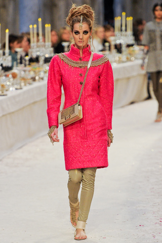 Cảm nhận hơi thở Ấn  Độ trong BST Thu đầy bí ẩn từ Chanel Pre-Fall 2012 - Bộ sưu tập - Chanel