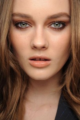 เก็บตกจากงาน Paris Fall 2011 ในลุคที่ดีที่สุด - อินเทรนด์ - แต่งหน้า - แฟชั่น - เทรนด์ใหม่ - ความงาม - นางแบบ
