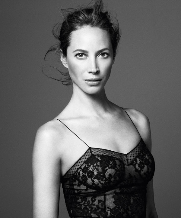 Christy Turlington rạng rỡ trên bìa tạp chí Harper’s Bazaar US tháng 6-7/2013. - Christy Turlington - Người mẫu - Tin thời trang