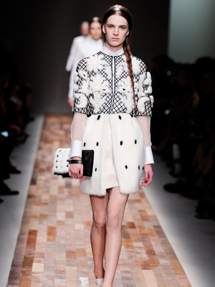 โชว์ของ Valentino Fall 2013 - แฟชั่น - แต่งหน้า - แฟชั่นคุณผู้หญิง - แฟชั่นดารา - เคล็ดลับ - เทรนด์ใหม่ - อินเทรนด์ - ความงาม - นางแบบ - ทรงผม - Celeb Style - แฟชั่นวัยรุ่น - แฟชั่นโชว์