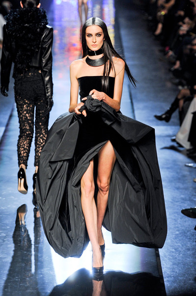 The 20 Hottest Looks From Paris Fashion Week Fall 2012 - แฟชั่นคุณผู้หญิง - แฟชั่นโชว์ - เทรนด์ใหม่ - เครื่องสำอาง - Celeb Style - ทรงผม