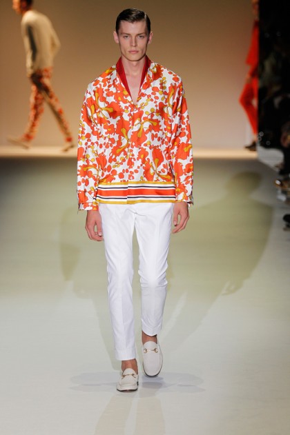 สีสันจัดจ้าน กับแฟชั่นสุภาพบุรุษ Gucci  จัดเต็มสู้ร้อนซะ!! - แฟชั่นคุณผู้ชาย - สุภาพบุรุษ Gucci - True Color - กุชชี่ - เสื้อผ้าหน้าร้อน - การแต่งตัว