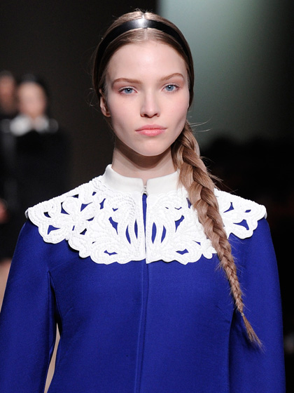 โชว์ของ Valentino Fall 2013 - แฟชั่น - แต่งหน้า - แฟชั่นคุณผู้หญิง - แฟชั่นดารา - เคล็ดลับ - เทรนด์ใหม่ - อินเทรนด์ - ความงาม - นางแบบ - ทรงผม - Celeb Style - แฟชั่นวัยรุ่น - แฟชั่นโชว์