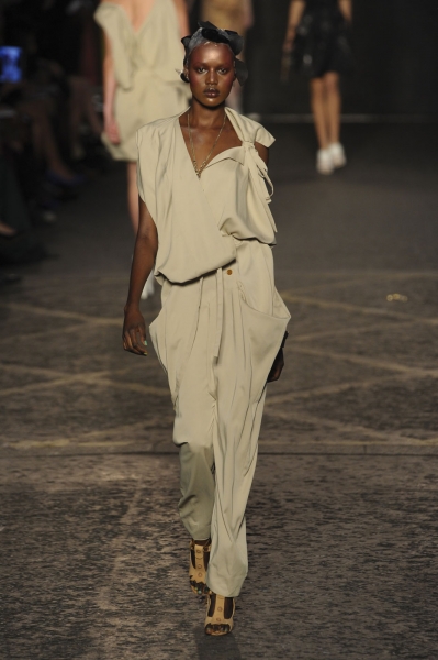 Vivienne Westwood โชว์ความน้อยใน London Fashion Week  2012 - Vivienne Westwood - London Fashion Week - แฟชั่นคุณผู้หญิง - แฟชั่นโชว์