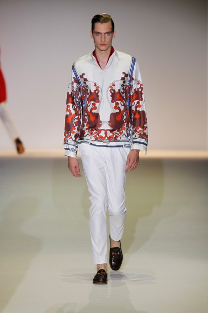 สีสันจัดจ้าน กับแฟชั่นสุภาพบุรุษ Gucci  จัดเต็มสู้ร้อนซะ!! - แฟชั่นคุณผู้ชาย - สุภาพบุรุษ Gucci - True Color - กุชชี่ - เสื้อผ้าหน้าร้อน - การแต่งตัว