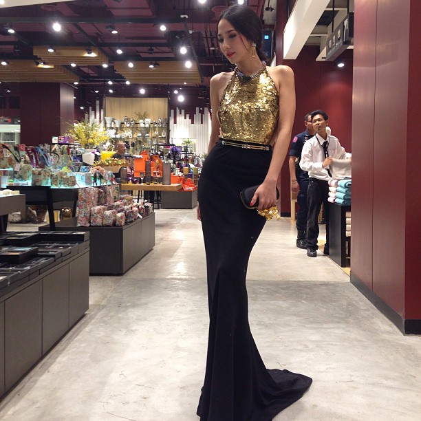 ว้าว!! สุดอลัง อั้ม พัชราภา กับชุดราตรีแบรนด์ดังราคา 2 แสนกว่า... - Celeb Style - แฟชั่นดารา - เซเลบ สไตล์ - อั้ม พัชราภา - ชุดราตรี - ชุดใส่ออกงาน - ชุดราตรียาวคล้องคอ