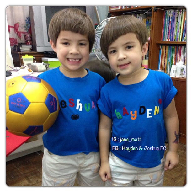 การแต่งตัวน่ารักกวนๆ ชวนยิ้ม ของหนุ่มน้อยคู่แฝด เฮเดน โจชัว