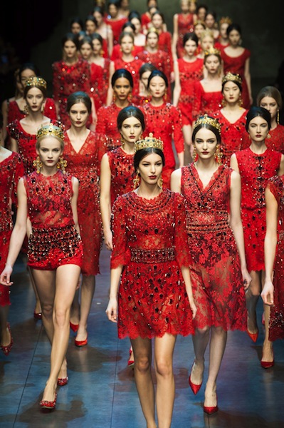 ความอลังการ!! Dolce&Gabbana Gets Regal, Religious for Fall 2013 - แฟชั่นคุณผู้หญิง - เทรนด์ใหม่ - แฟชั่นโชว์ - Dolce&Gabbana