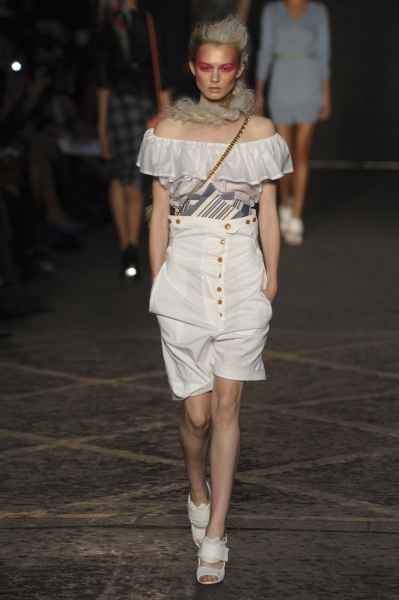 Vivienne Westwood โชว์ความน้อยใน London Fashion Week  2012 - Vivienne Westwood - London Fashion Week - แฟชั่นคุณผู้หญิง - แฟชั่นโชว์