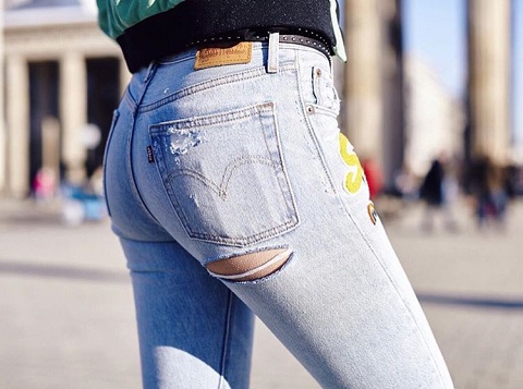 โชว์บั้นท้ายเบาๆกับกางเกง Under Butt Ripped Jeans - Under Butt Ripped - Ripped Jeans - แฟชั่น - Celeb Style - แฟชั่นเสื้อผ้า - ไอเดีย - เทรนด์แฟชั่น - เทรนด์ใหม่ - แฟชั่นดารา - การแต่งตัว - คอลเลคชั่น - แฟชั่นนิสต้า - เทรนด์ - สไตล์การแต่งตัว - แฟชั่นการแต่งตัว