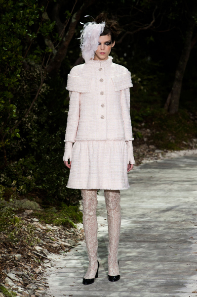 จากรันเวย์แฟชั่นโชว์สุดจี๊ดของ Chanel - แฟชั่น - แต่งหน้า - แฟชั่นคุณผู้หญิง - แฟชั่นดารา - เคล็ดลับ - ทรงผม - เทรนด์ใหม่ - อินเทรนด์ - ความงาม - Celeb Style