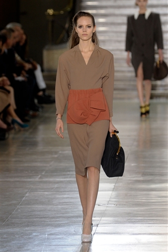 Miu Miu กับคอลเลคชั่นฤดูใบไม้ผลิ  2011 - แฟชั่น - ดีไซเนอร์ - อินเทรนด์ - แฟชั่นคุณผู้หญิง - เทรนด์ใหม่ - แฟชั่นโชว์