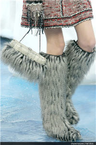 Fur boots: women's winter trend - Boots - Fur - Shoes - Fashion
