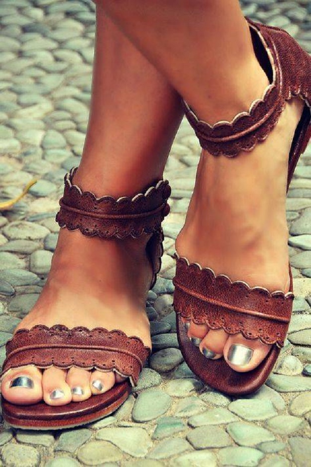 30 แฟชั่นรองเท้าแตะสวย ๆ ใส่ต้อนรับซัมเมอร์ - รองเท้าแตะ - เทรนด์ใหม่ - รองเท้ารัดส้น - แฟชั่นผู้หญิง - แฟชั่นวับรุ่น