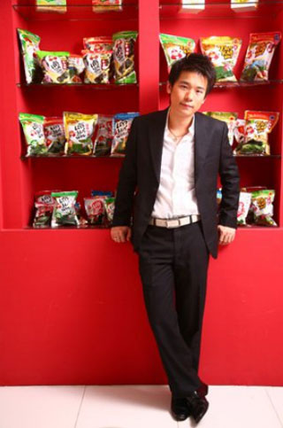 หนุ่มหล่อเจ้าของ"เถ้าแก่น้อย"ที่ดังสุดๆในตอนนี้ - หนุ่มหล่อ - เจ้าของ - เถ้าแก่น้อย - โด่งดัง