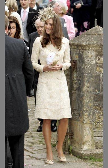 How to wear a fascinator (those fetching British headpieces) - fascinator - hats - Kate Middleton