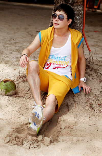 เทรนด์จี๊ดสะใจของผู้ชายยุคนี้ กับสีโทนฤดูร้อนเตะตา!!