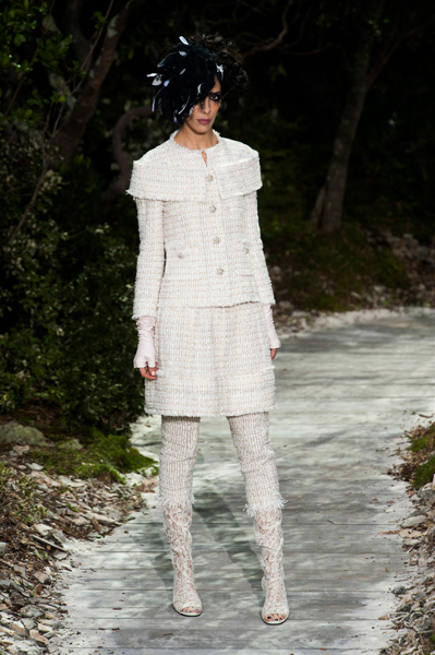จากรันเวย์แฟชั่นโชว์สุดจี๊ดของ Chanel - แฟชั่น - แต่งหน้า - แฟชั่นคุณผู้หญิง - แฟชั่นดารา - เคล็ดลับ - ทรงผม - เทรนด์ใหม่ - อินเทรนด์ - ความงาม - Celeb Style