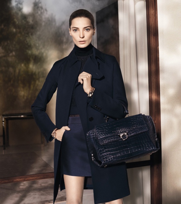 Daria Werbowy chụp ảnh quảng cáo BST Salvatore Ferragamo Thu / Đông 2013-14. - Salvatore Ferragamo - Daria Werbowy - Thu / Đông 2013 - Nhà thiết kế - Thời trang nữ - Bộ sưu tập