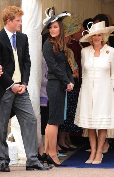How to wear a fascinator (those fetching British headpieces) - fascinator - hats - Kate Middleton
