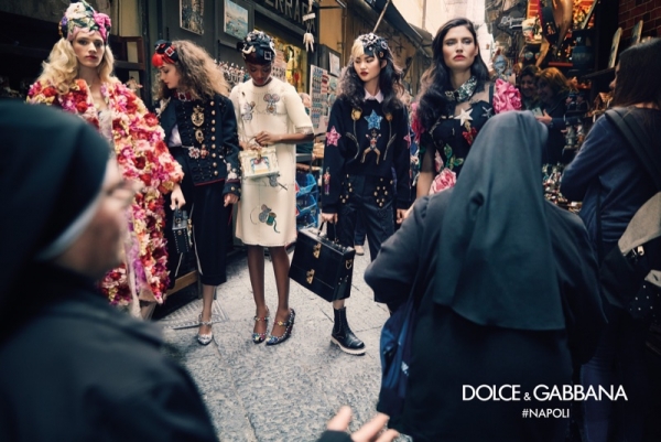 Dolce&Gabbana's new Naples-based ad campaign - แฟชั่น - เทรนด์แฟชั่น - แฟชั่นเสื้อผ้า - แฟชั่นผู้หญิง - ดีไซเนอร์ - คอลเลคชั่น - Dolce&Gabbana - D&G - แฟชั่นโชว์ - การแต่งตัว - แฟชั่นนิสต้า - สไตล์การแต่งตัว
