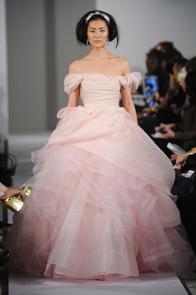 งามสง่าหรูหรากับ Oscar de la Renta Fall 2012 - Oscar de la Renta - แฟชั่นคุณผู้หญิง - แฟชั่นโชว์
