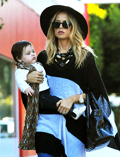 How does celebrity wear for her child? - Kids Wear