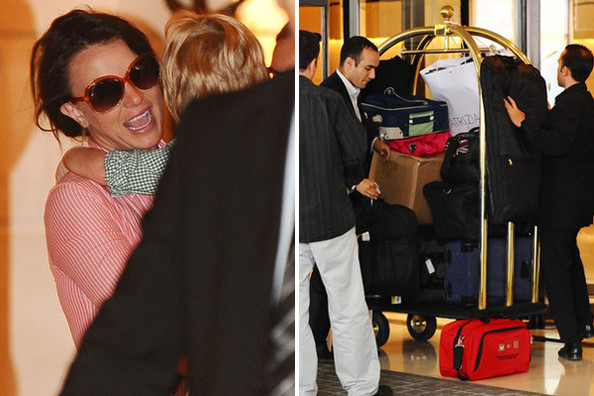 Celebrity Luggage Overload - Celeb Style - กระเป๋า