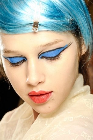 Cool and Dramatic Halloween Makeup Looks From The Runway